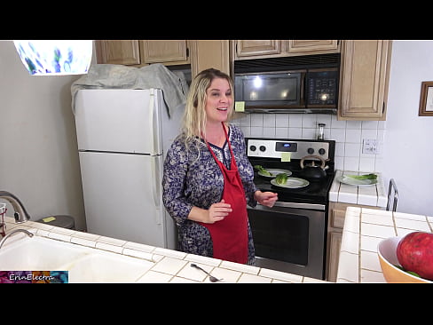 ❤️ Matrigna che lo munge in cucina prima del suo appuntamento ❤❌ Video di sessoal it.bassaniluigi.ru ❌❤